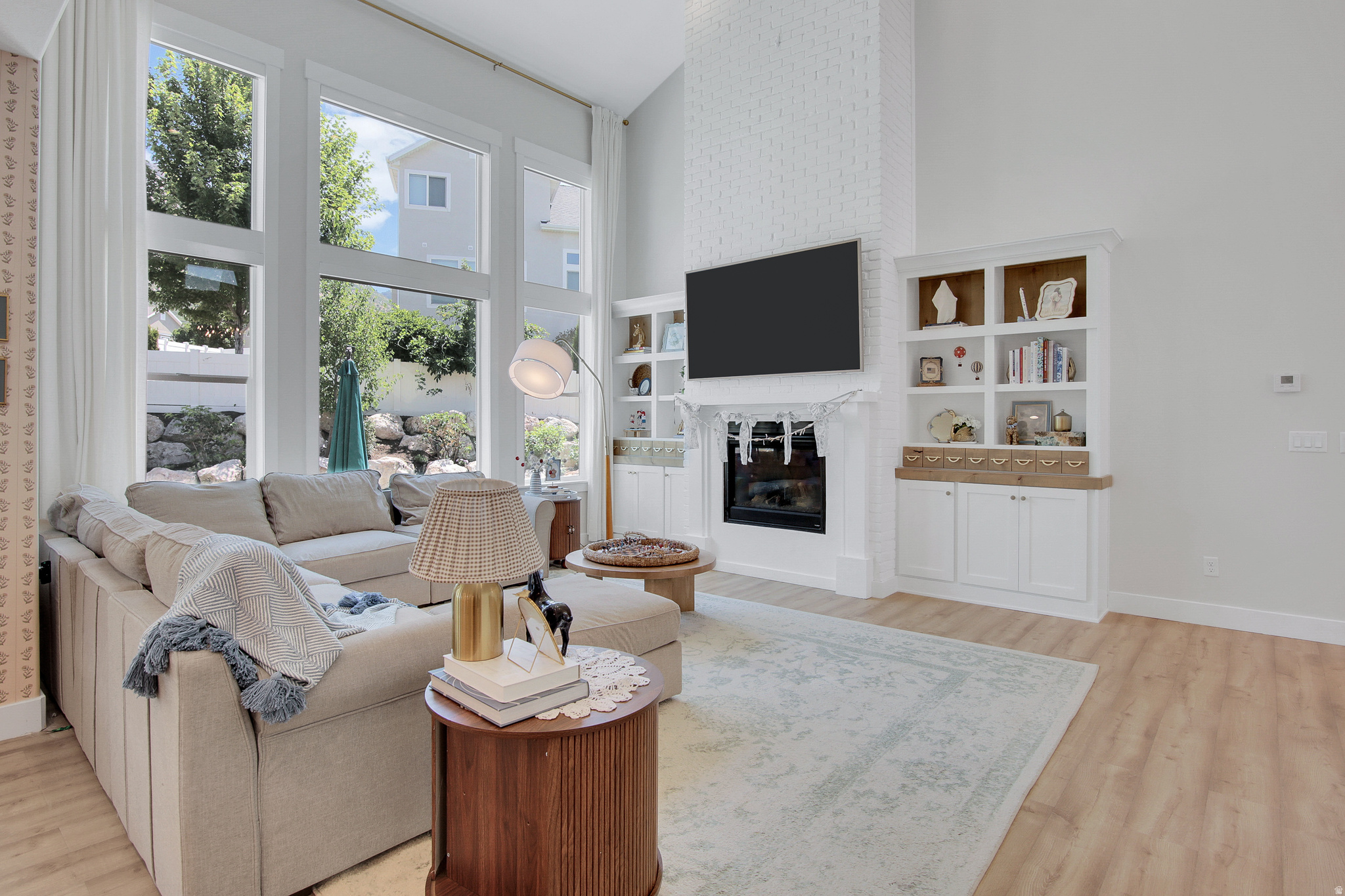 PARAMOUNT ESTATES - Residential