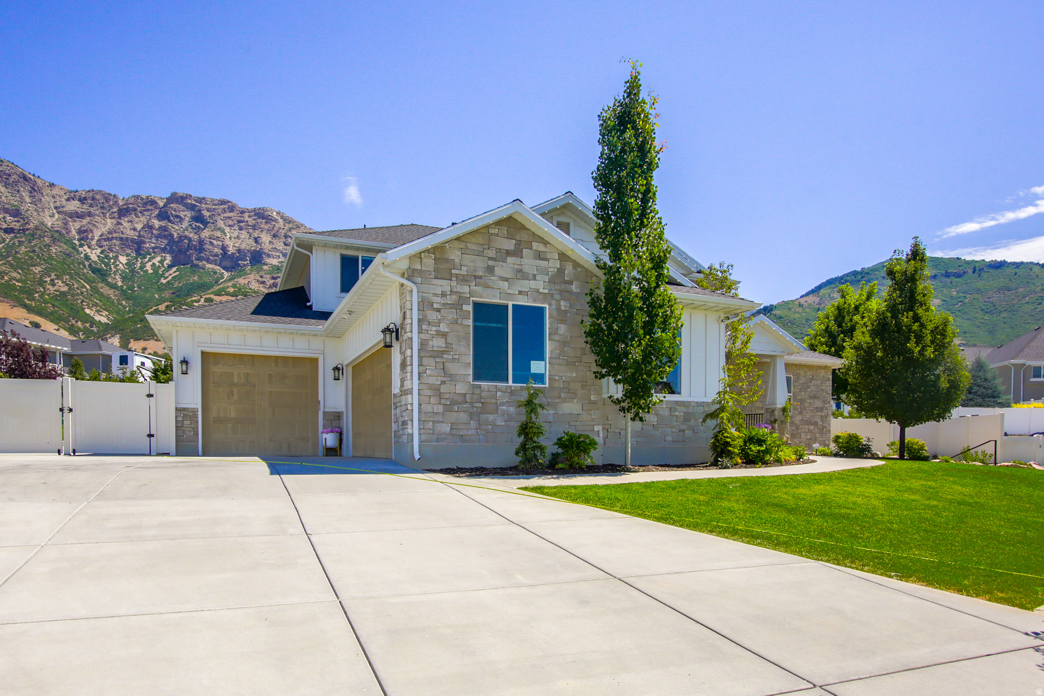 PARAMOUNT ESTATES - Residential