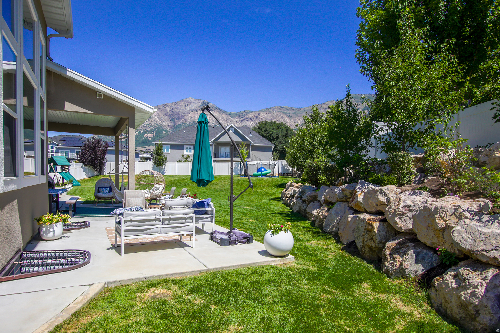 PARAMOUNT ESTATES - Residential