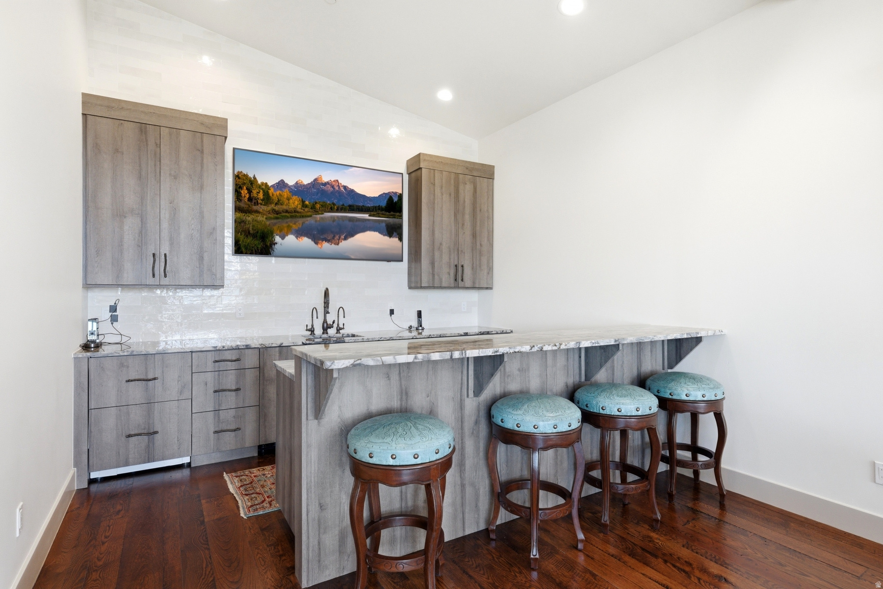 THE SUMMIT - Residential