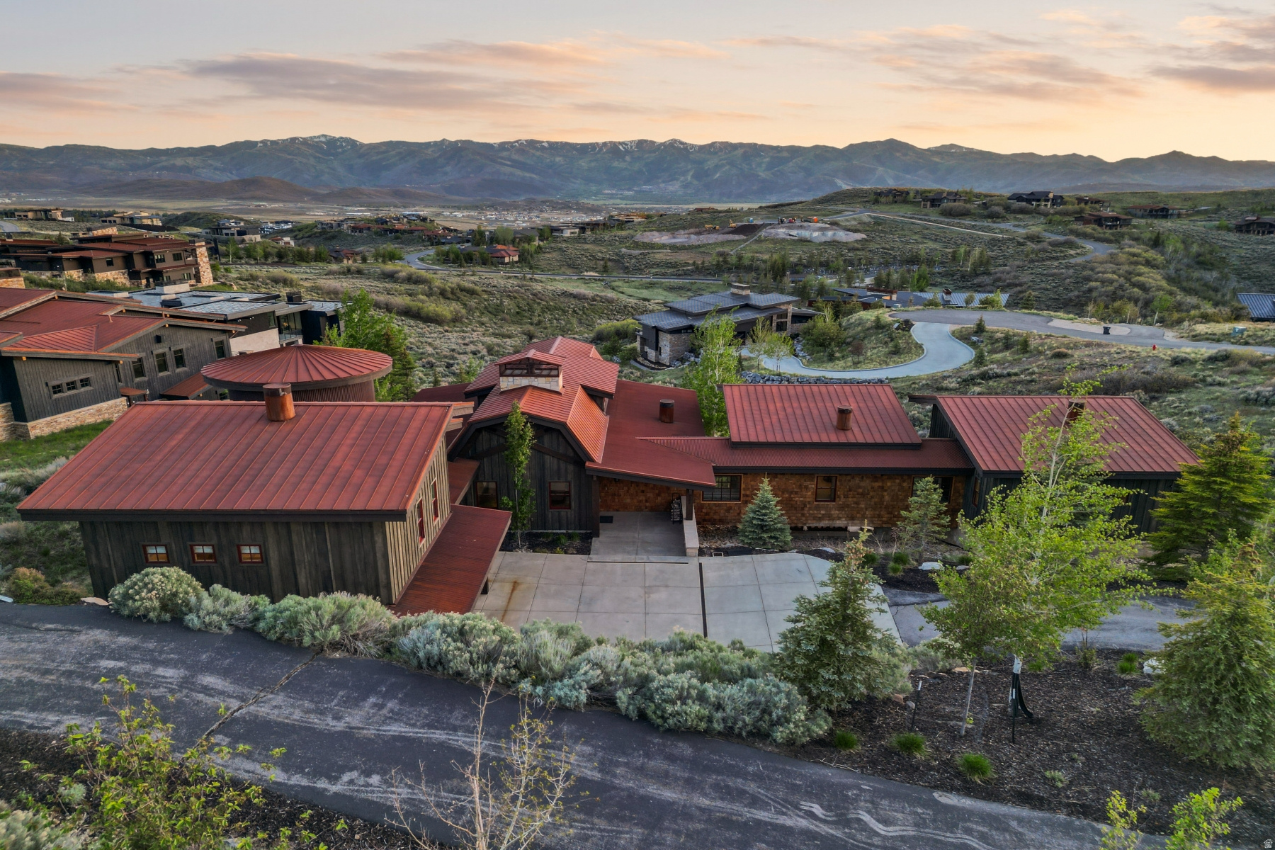 THE SUMMIT - Residential