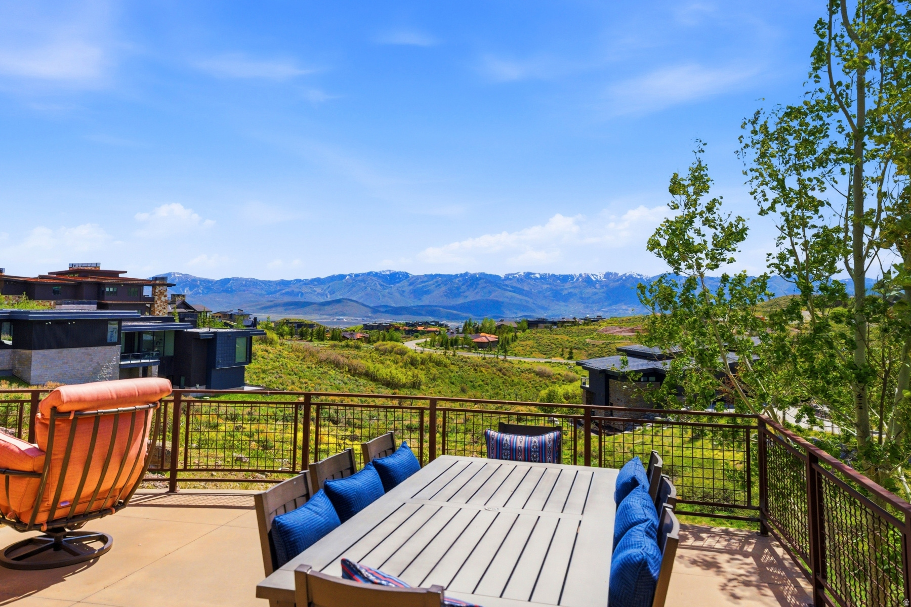 THE SUMMIT - Residential