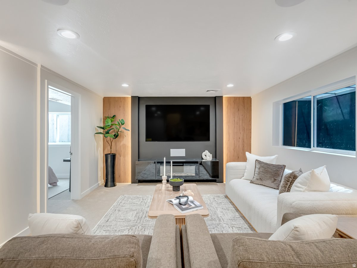 HOLLADAY HILLS - Residential