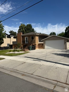 Fantastic Remodel in a fantastic highly desirable neighborhood. Huge master Bedroom with a big walk in closet. New Quartz Countertops, Carpet, Fresh Paint, Updated Kitchen and bathrooms  and much, much, more. Hurry will go fast. Buyer to verify all information.