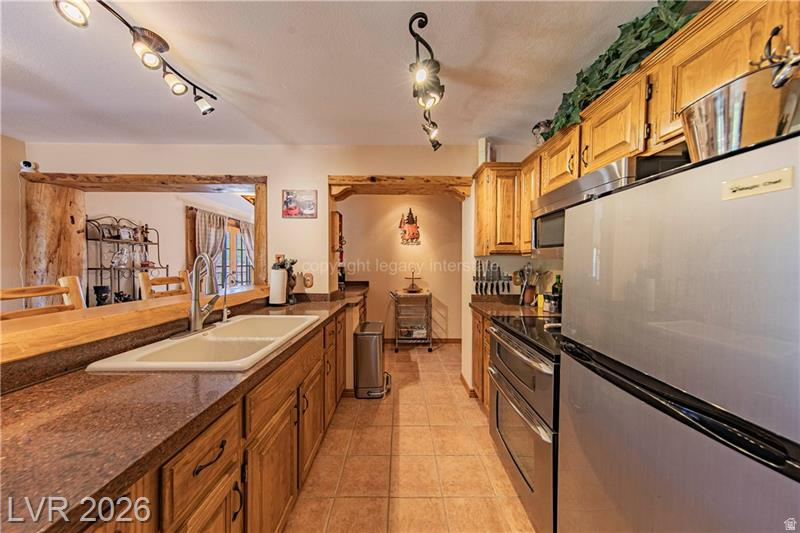 SHINGLE BROOK CONDOMINIUMS - Residential