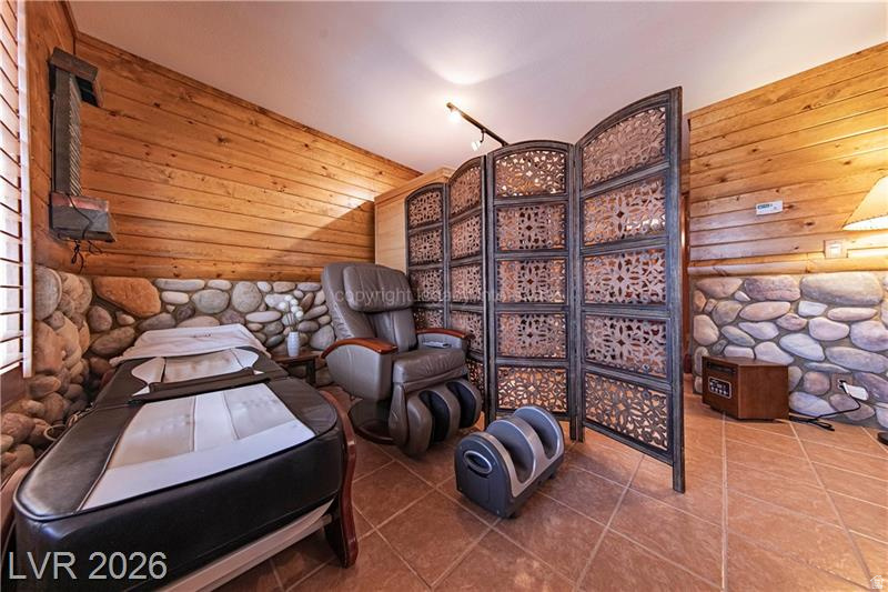 SHINGLE BROOK CONDOMINIUMS - Residential