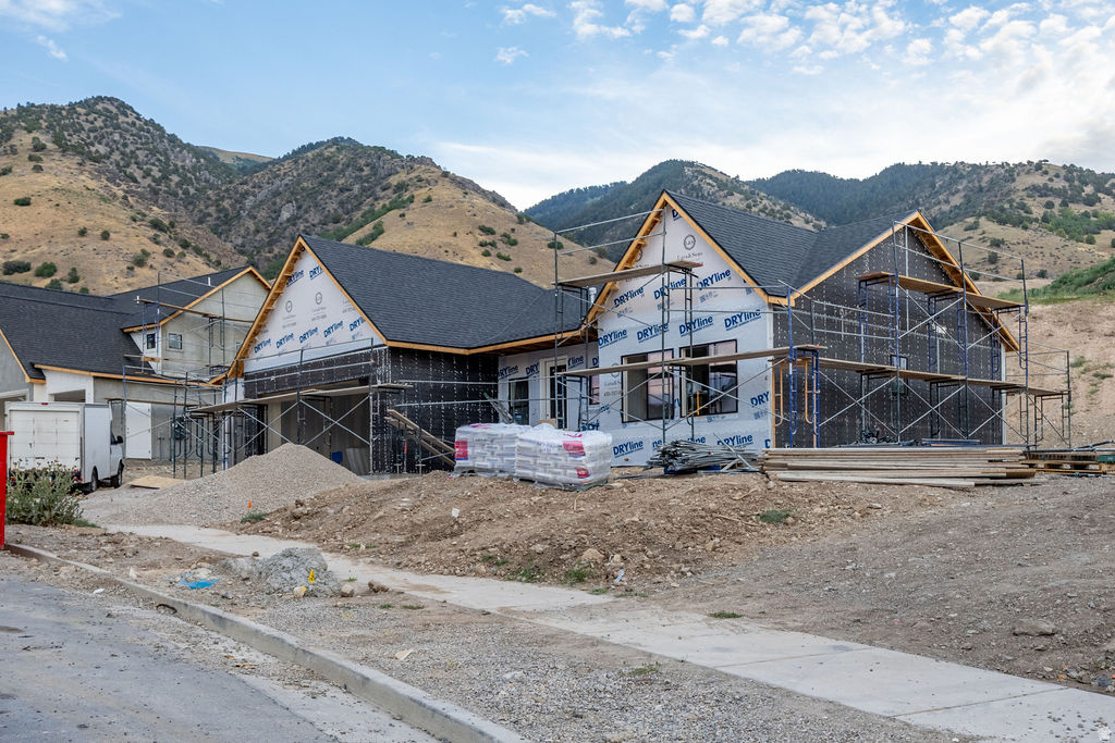 HOMES ON THE KNOLL - Residential
