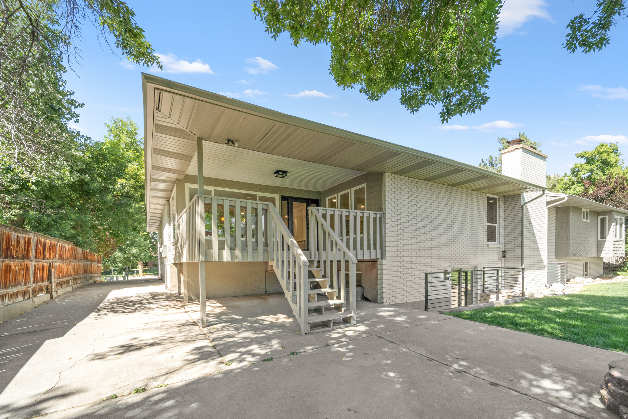 LINDEN CIRCLE - Residential