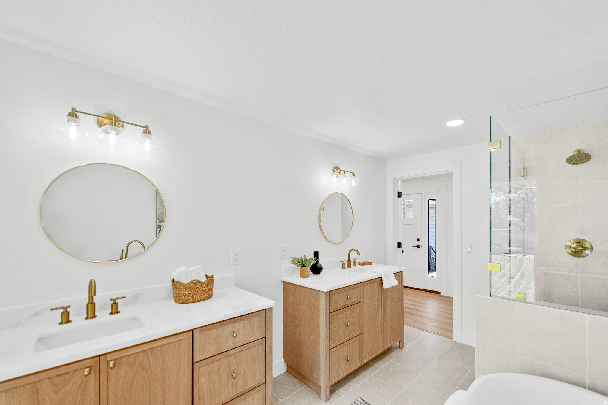 LINDEN CIRCLE - Residential