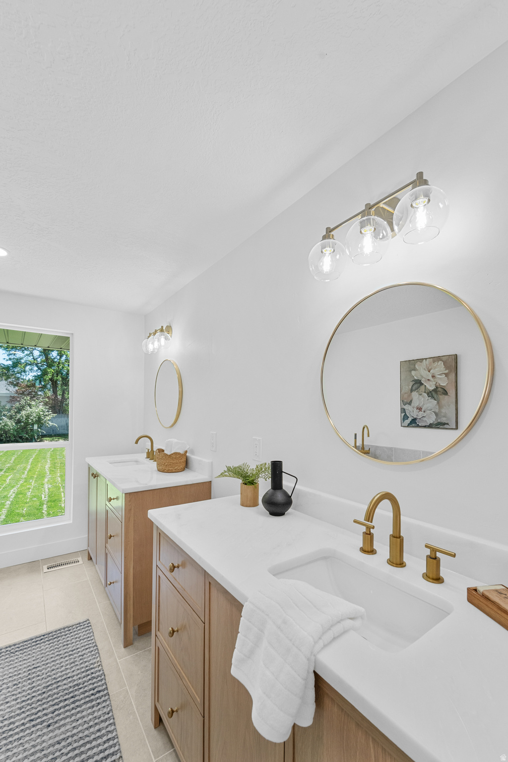 LINDEN CIRCLE - Residential