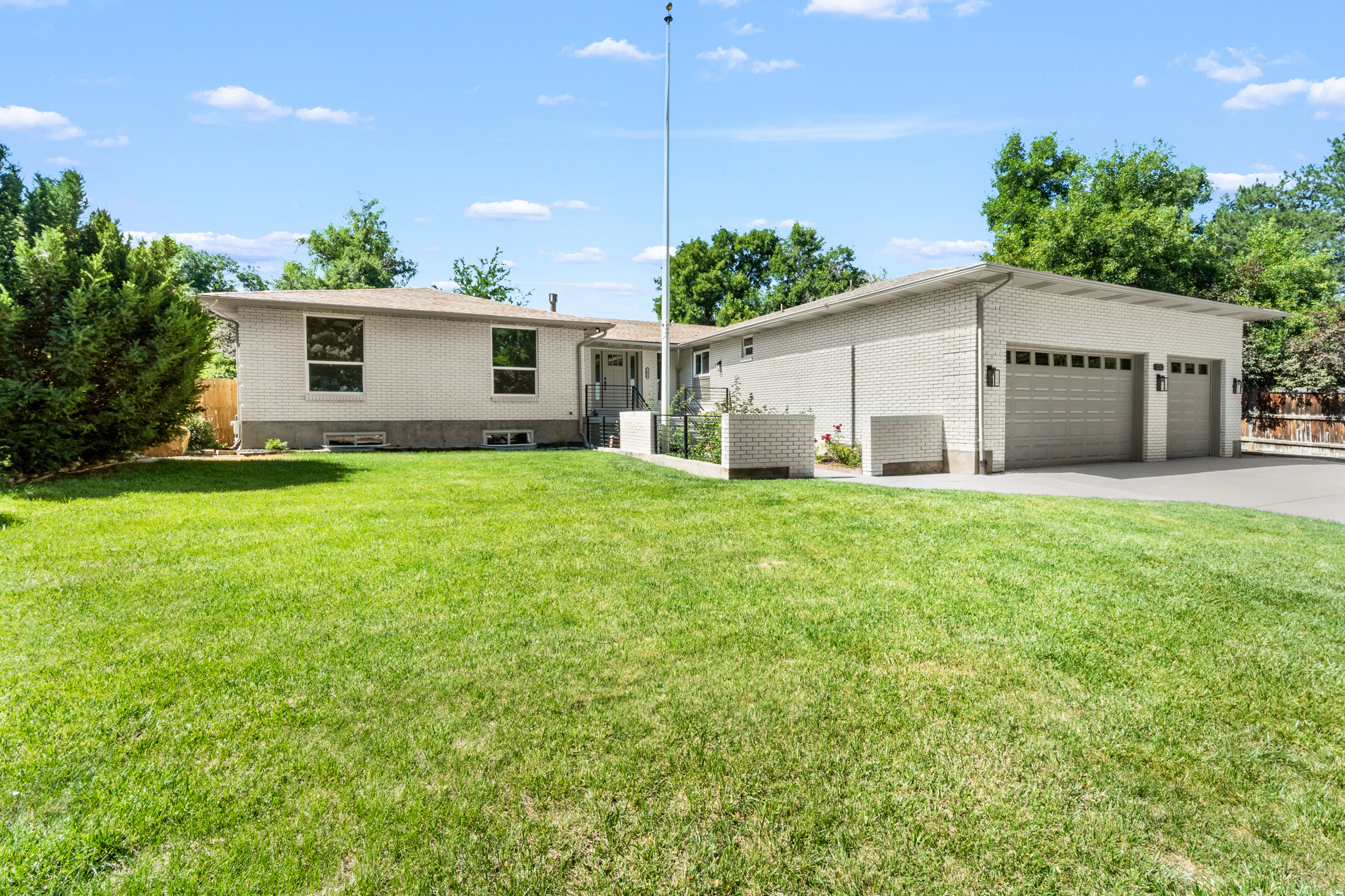 LINDEN CIRCLE - Residential
