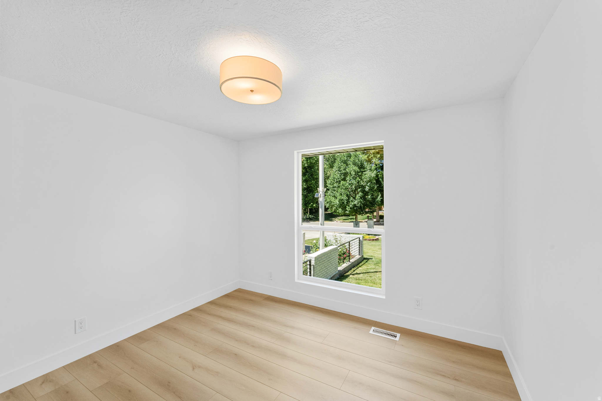 LINDEN CIRCLE - Residential