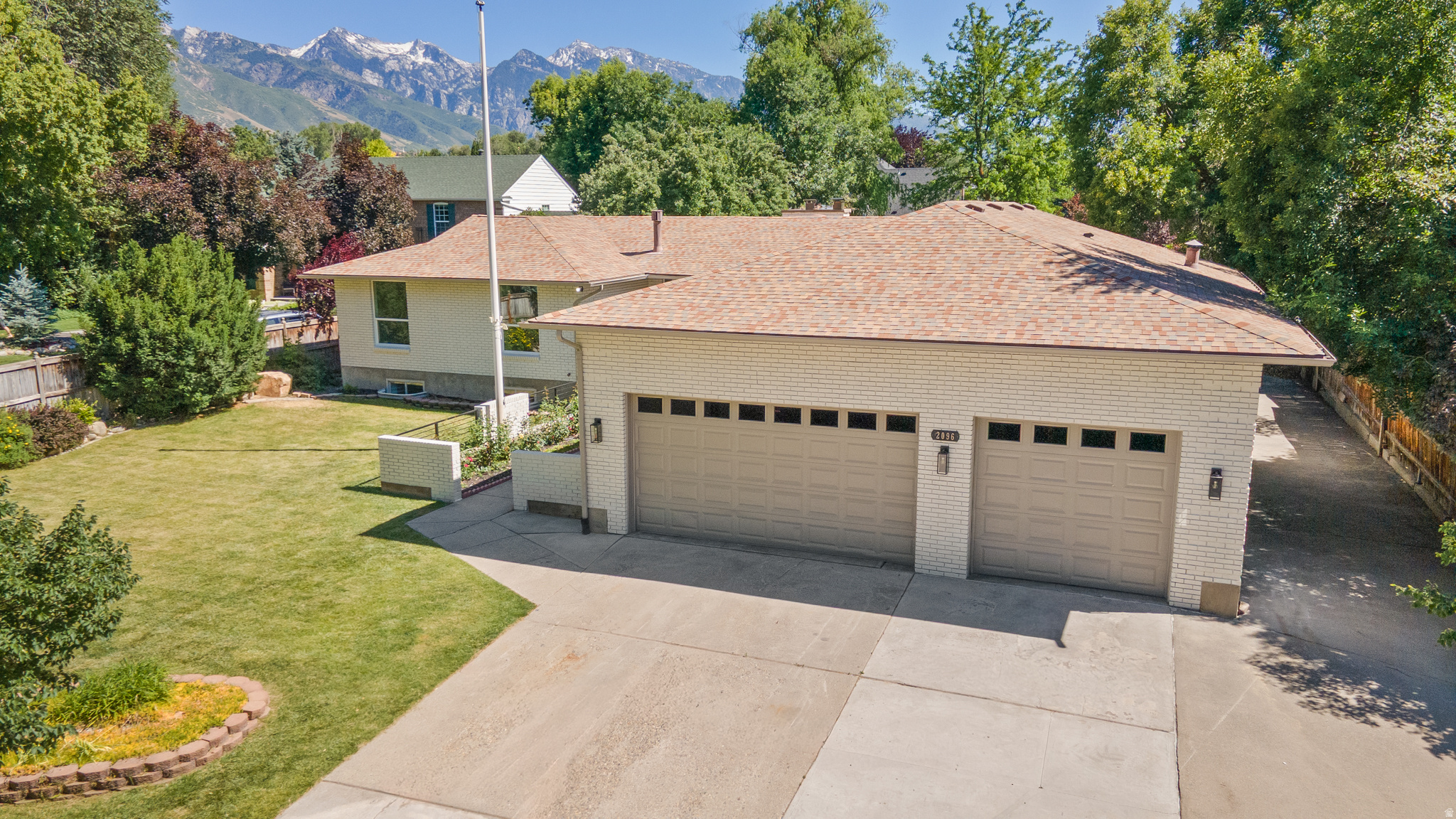 LINDEN CIRCLE - Residential