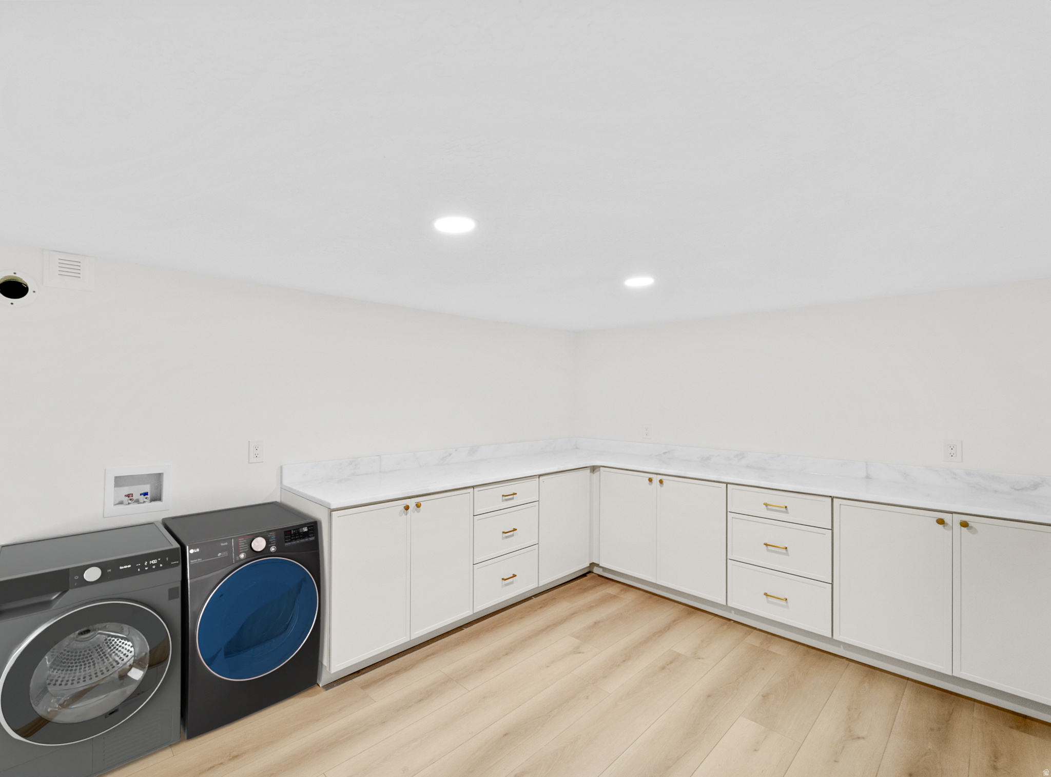 LINDEN CIRCLE - Residential