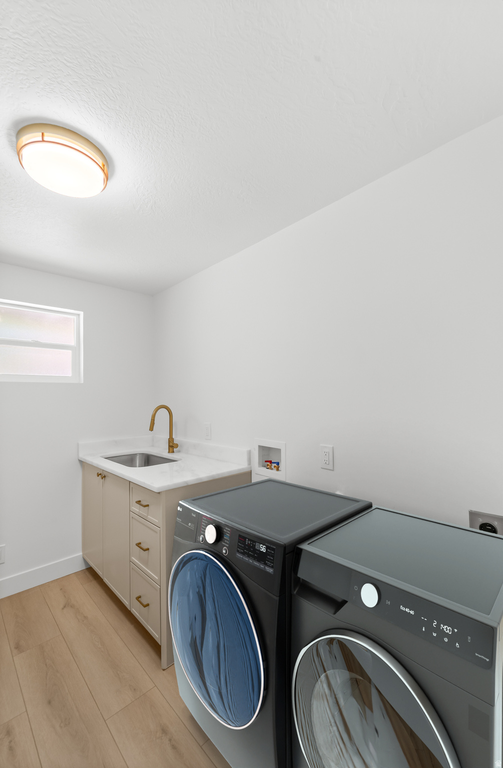 LINDEN CIRCLE - Residential