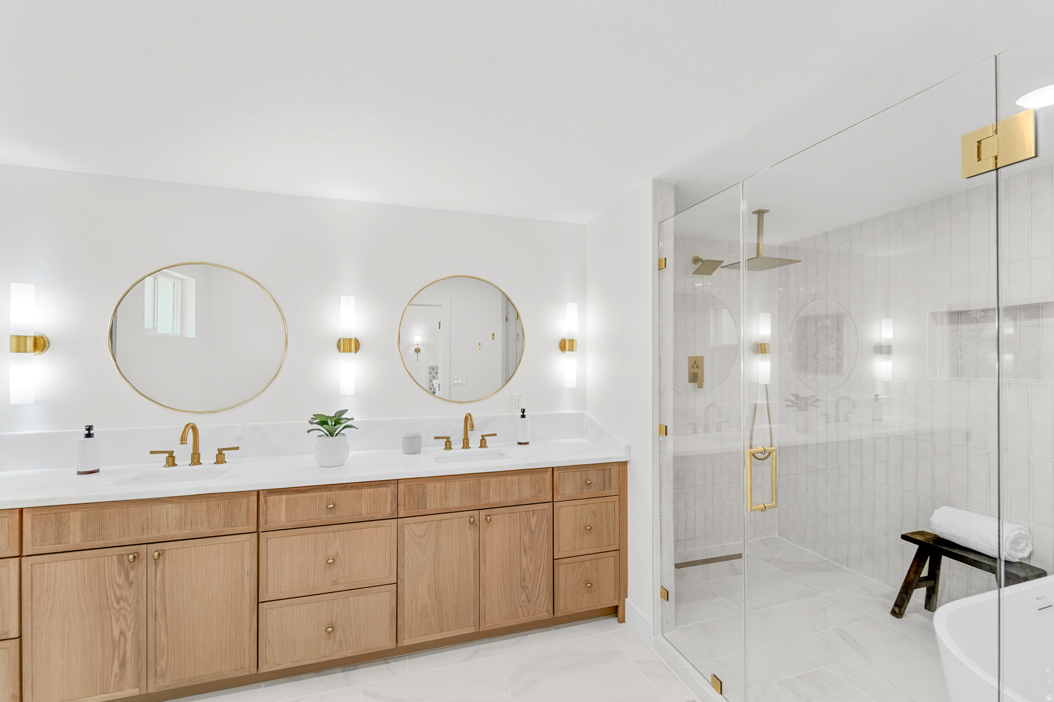 LINDEN CIRCLE - Residential