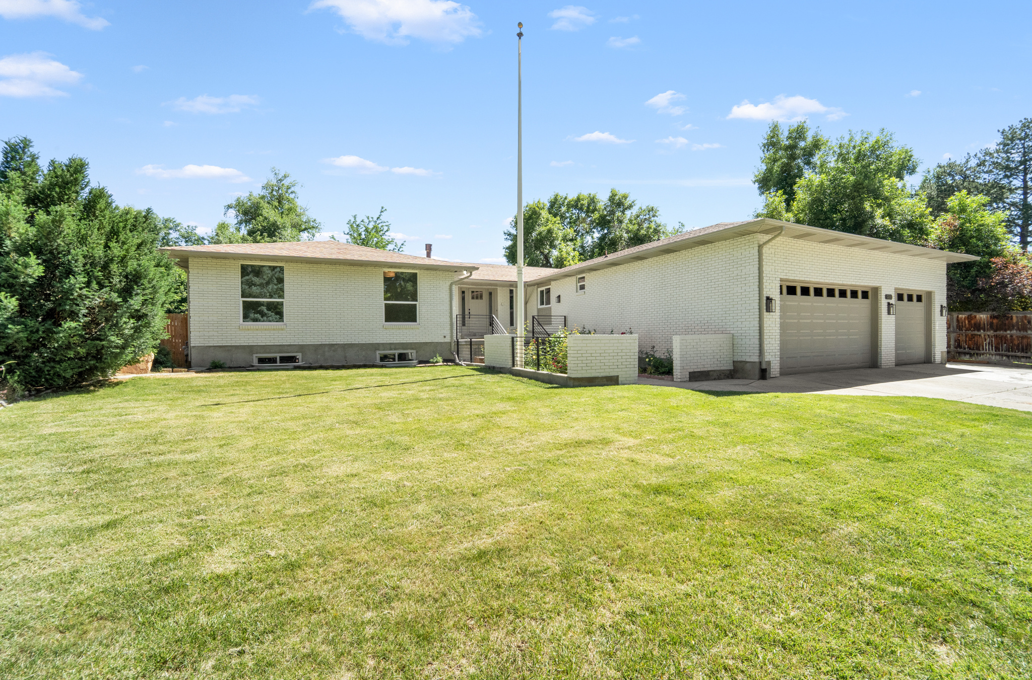 LINDEN CIRCLE - Residential