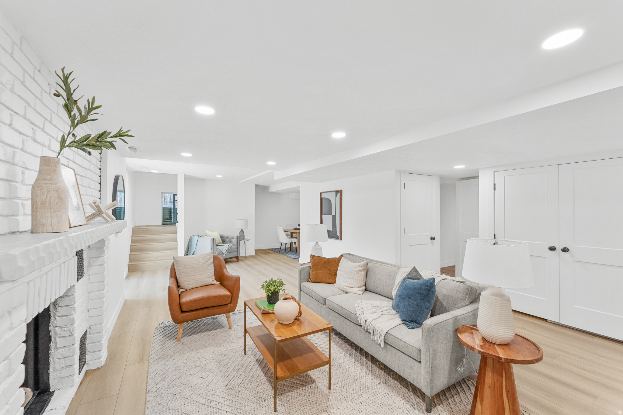 LINDEN CIRCLE - Residential