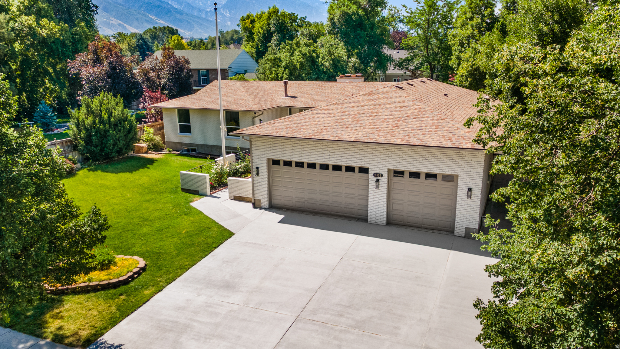 LINDEN CIRCLE - Residential
