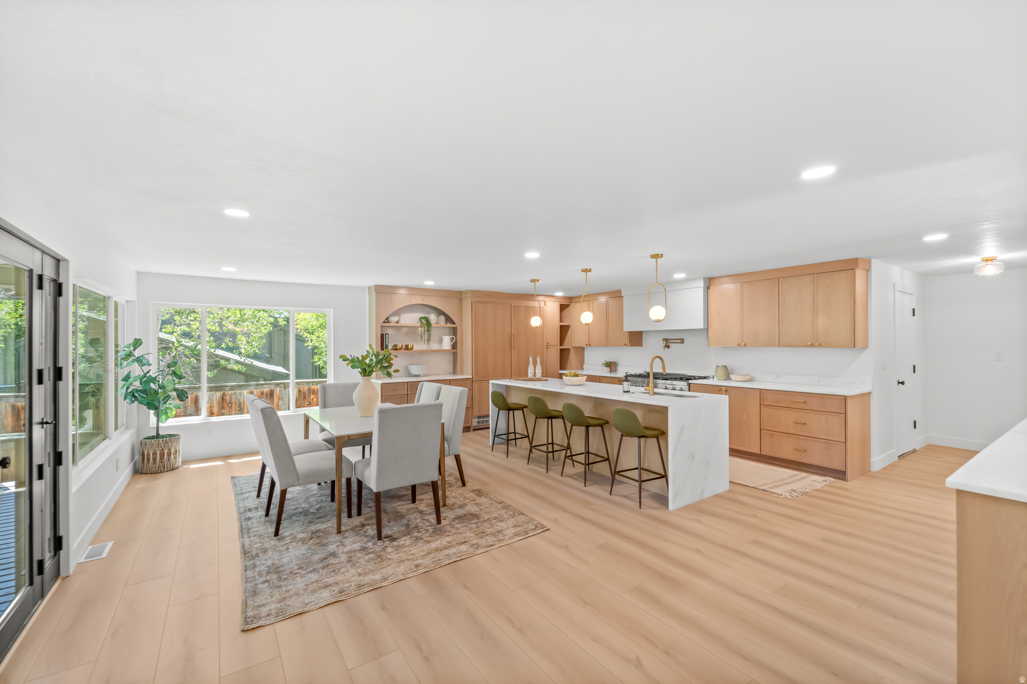 LINDEN CIRCLE - Residential