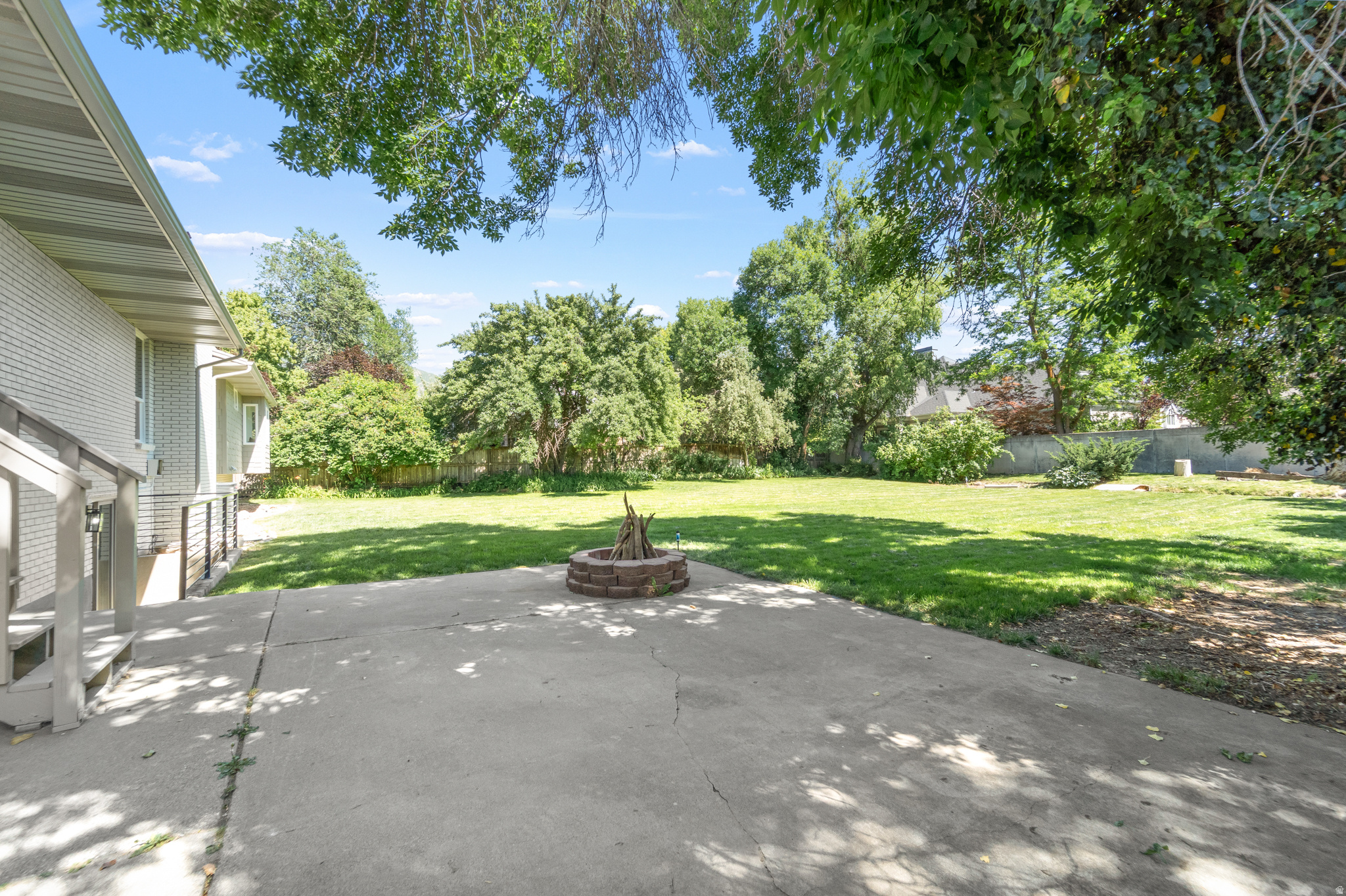 LINDEN CIRCLE - Residential