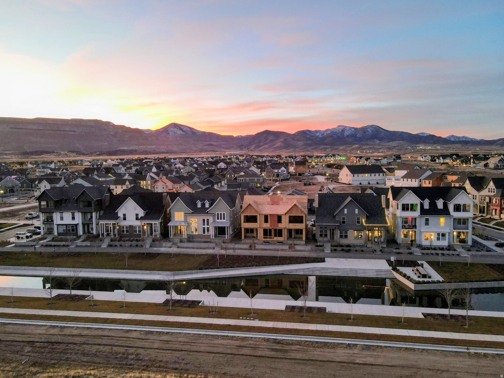 DAYBREAK - Residential