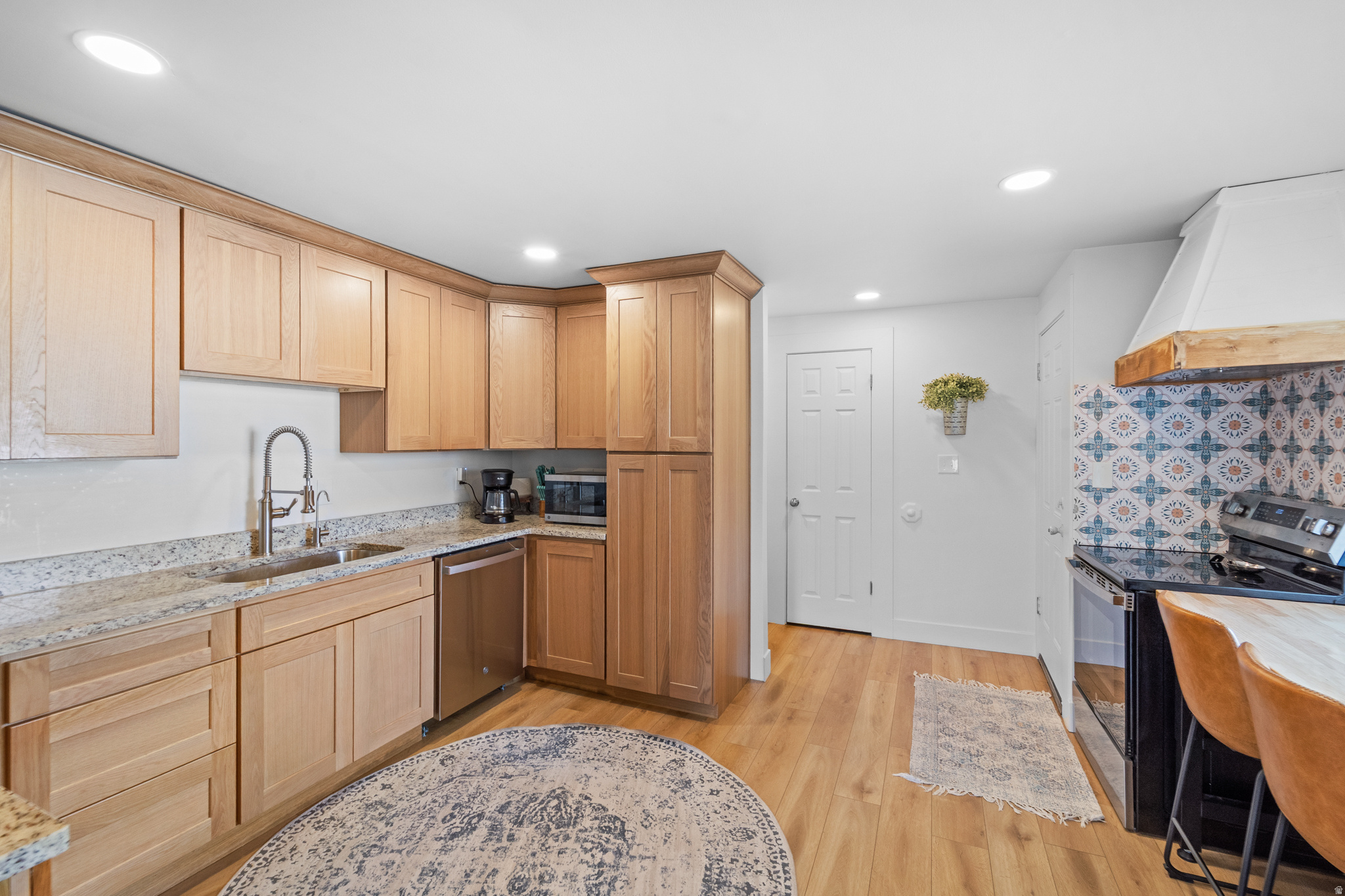 PONDORAY PARK - Residential