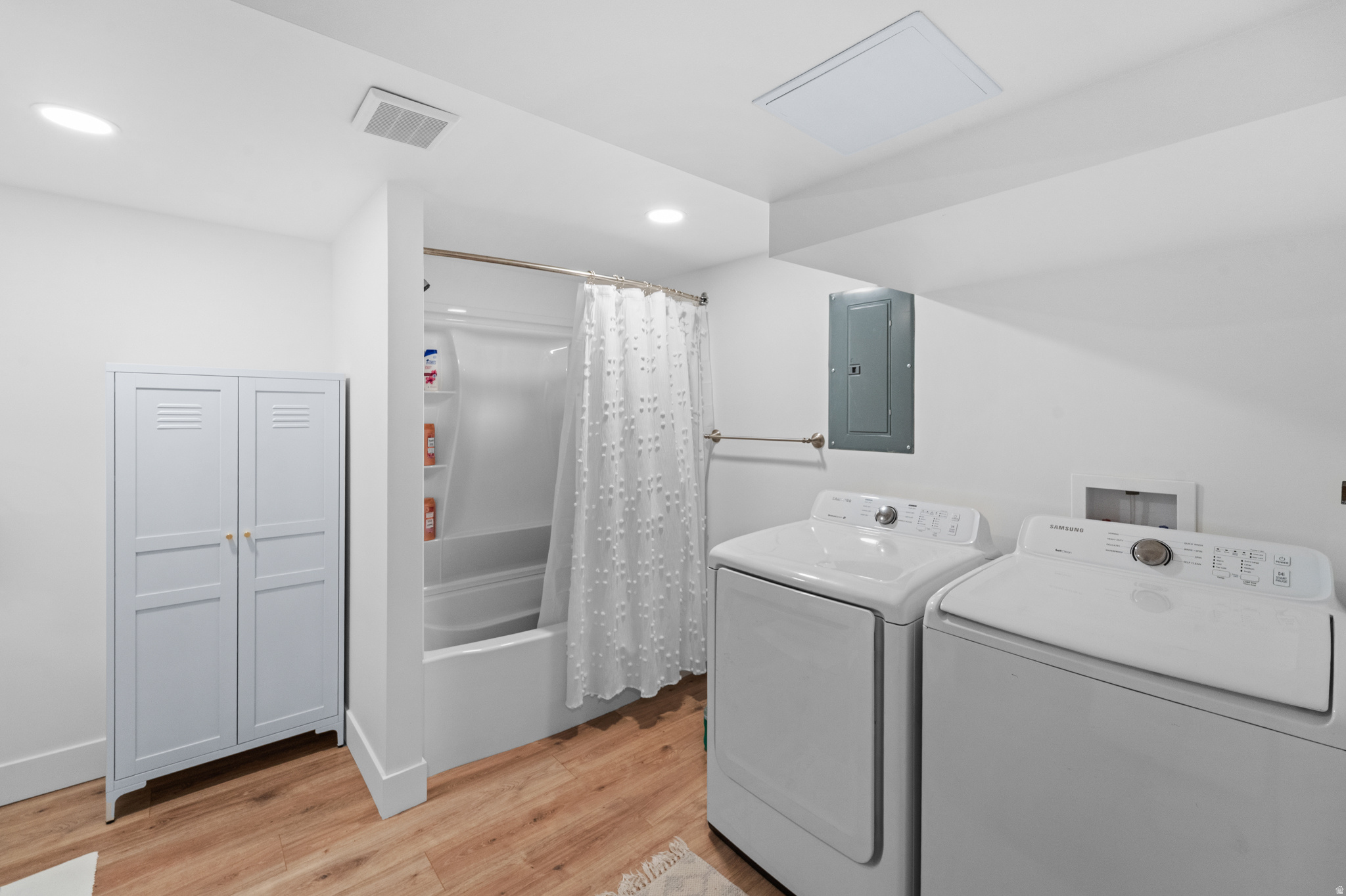 PONDORAY PARK - Residential