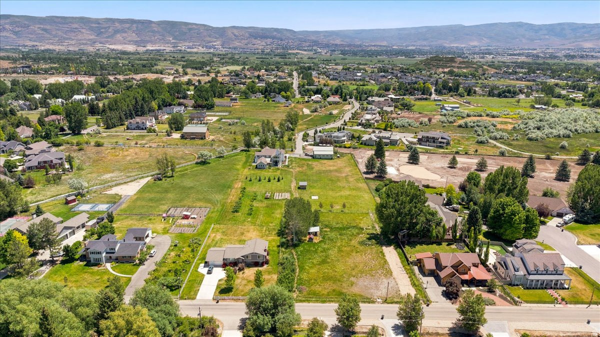 FARM MEADOWS - Land