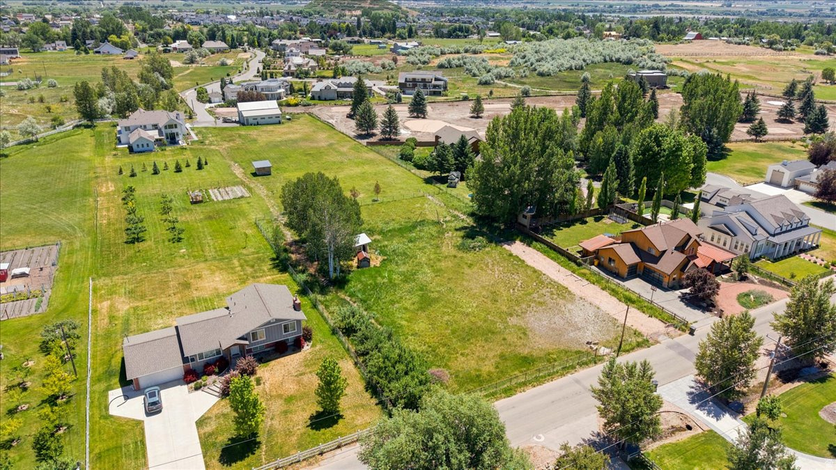 FARM MEADOWS - Land