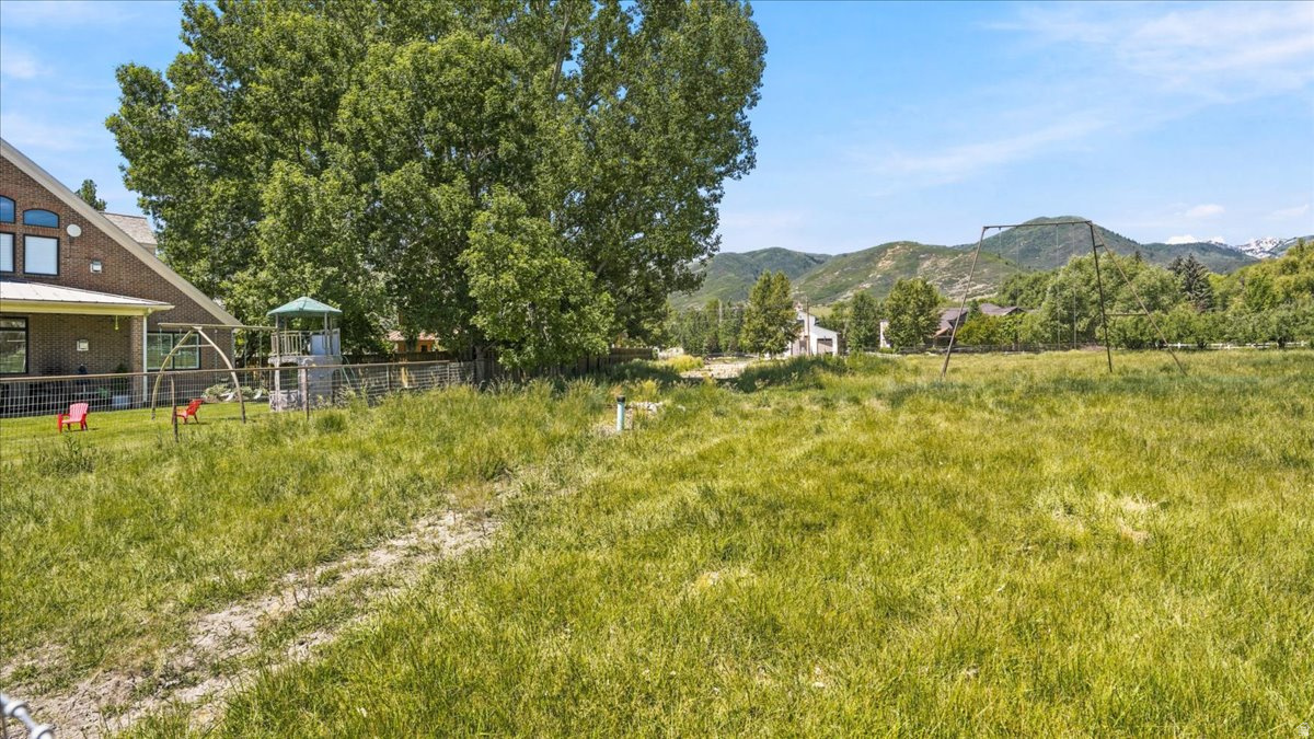 FARM MEADOWS - Land