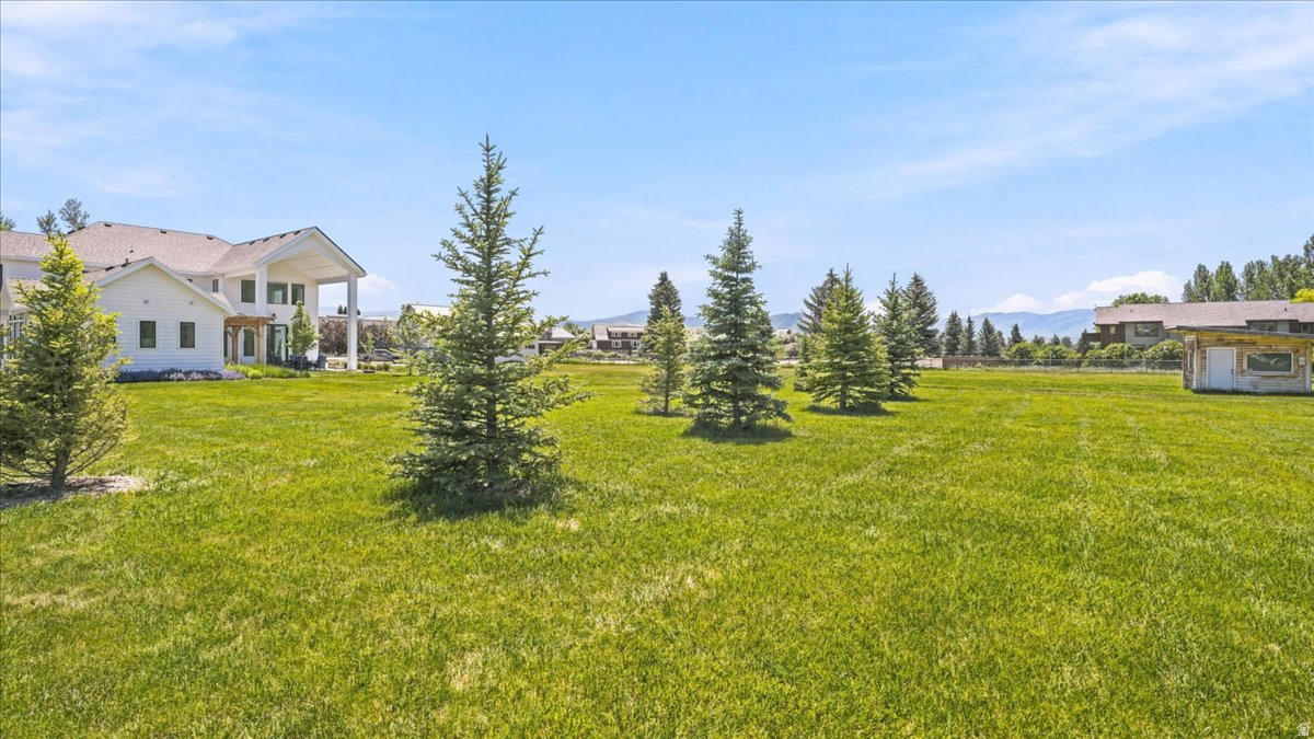 FARM MEADOWS - Land