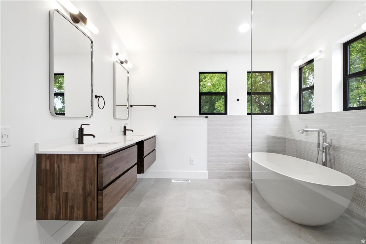 HAMPTONS - Residential