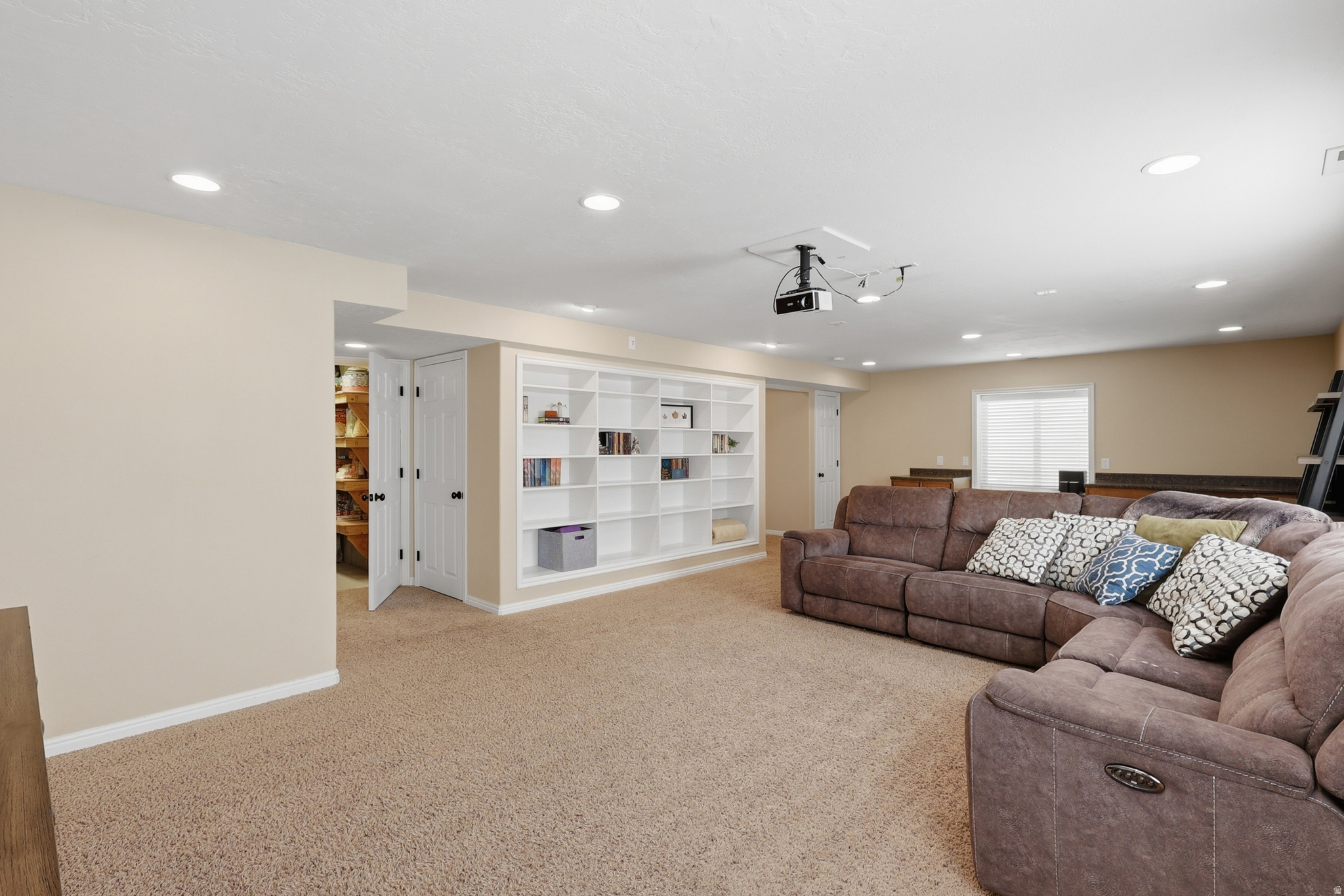 ABBIE COURT - Residential