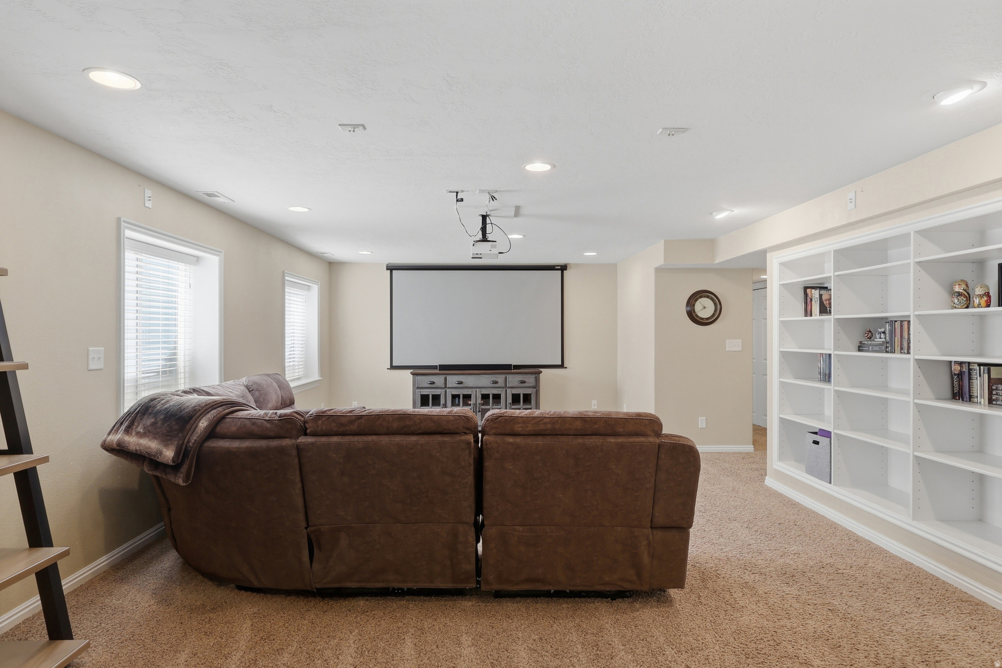 ABBIE COURT - Residential