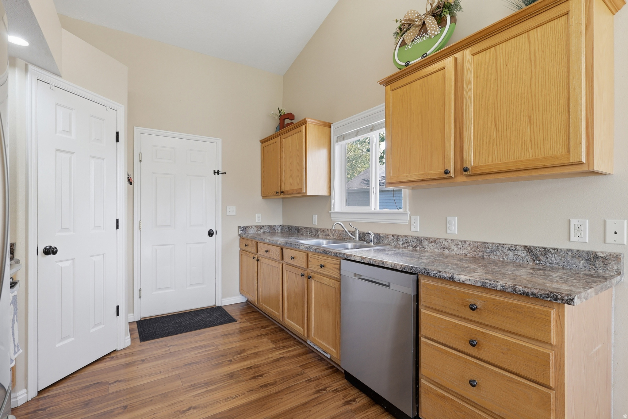 ABBIE COURT - Residential