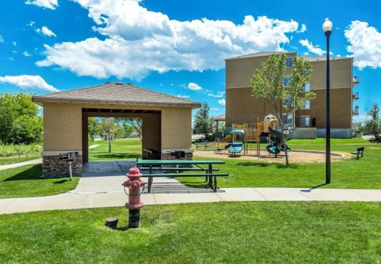 RIVERS EDGE CONDOMINIUMS - Residential