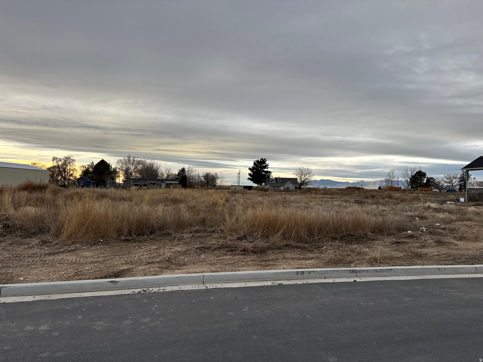 WEST VIEW - Land