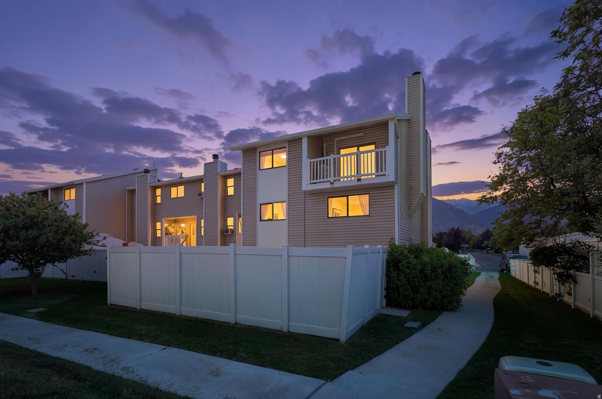 Huge, competitively priced Provo townhome, just minutes to both BYU and UVU. Separate entrance and partition for generational living or renting out a portion of the home. At 6 beds and over 3000 square feet it's some of the cheapest square footage in the whole state! Owner has made many thoughtful updates and the community is great! Come see it today!