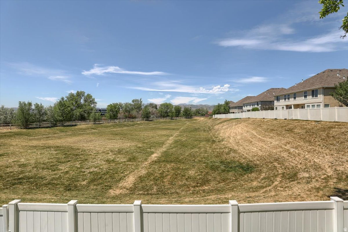 COUNTRY LANE - Residential
