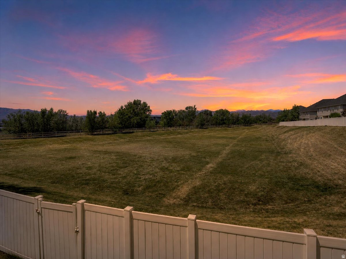 COUNTRY LANE - Residential