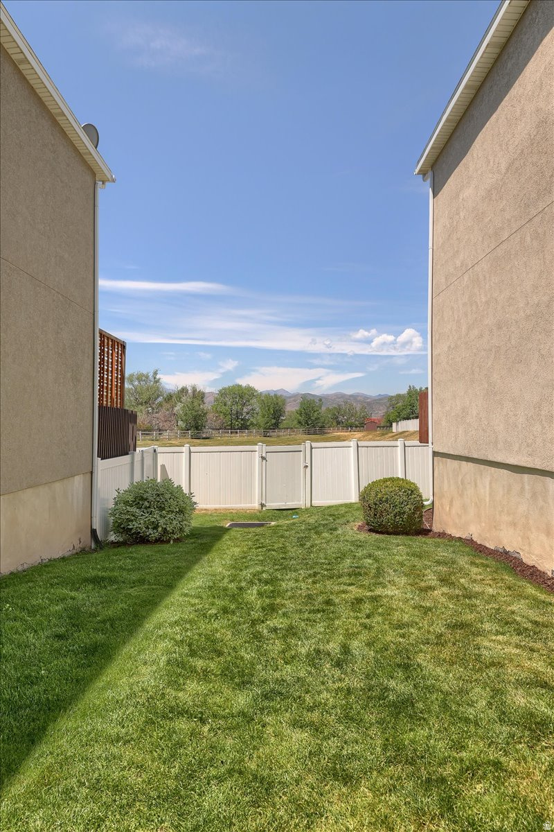 COUNTRY LANE - Residential