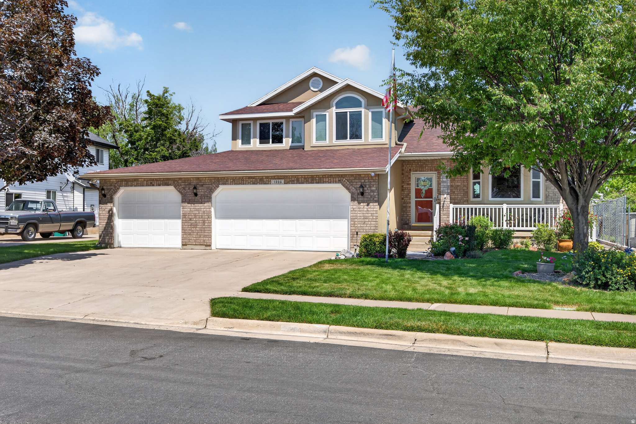 WINDSOR MEADOWS - Residential