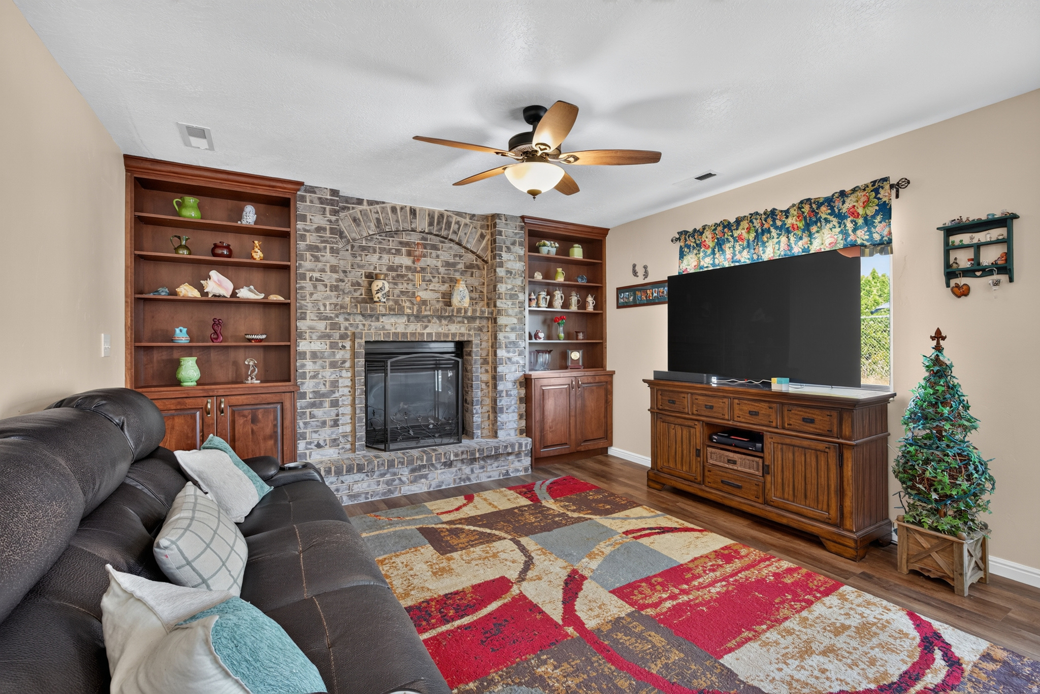 WINDSOR MEADOWS - Residential