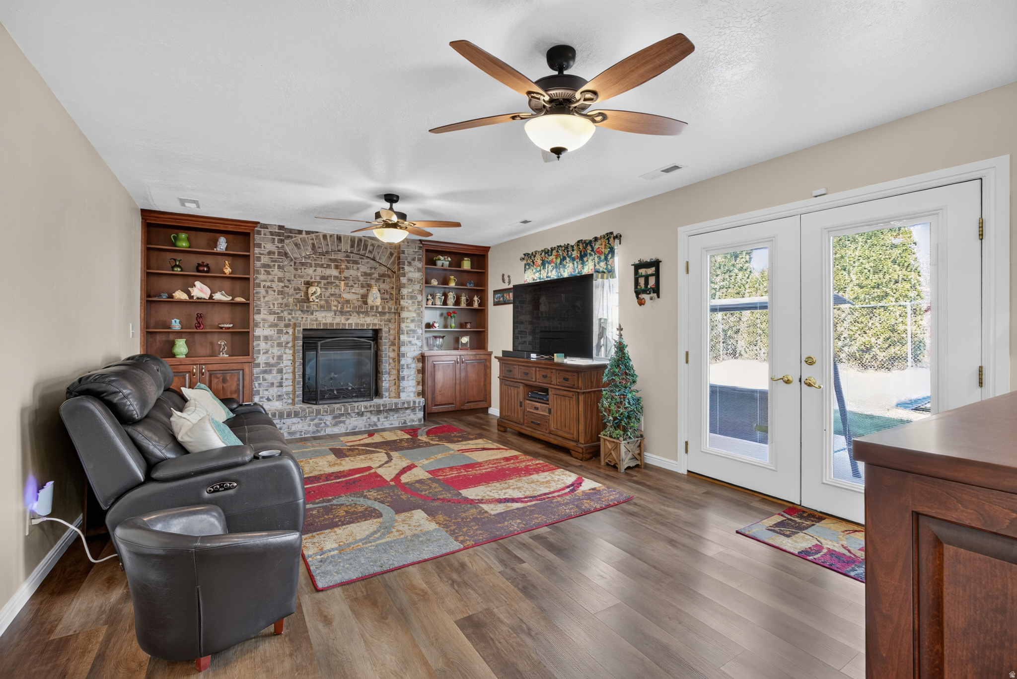 WINDSOR MEADOWS - Residential