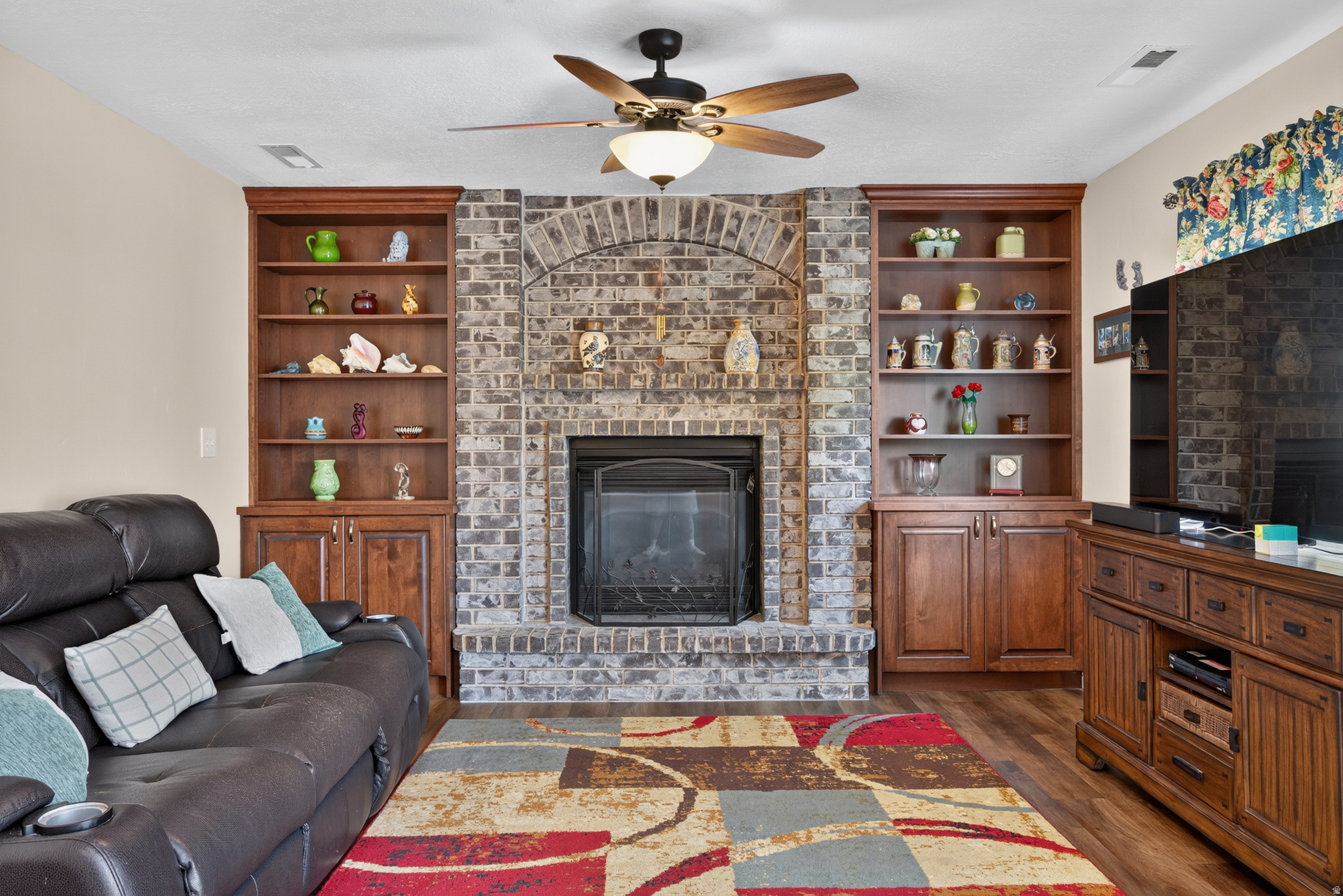 WINDSOR MEADOWS - Residential