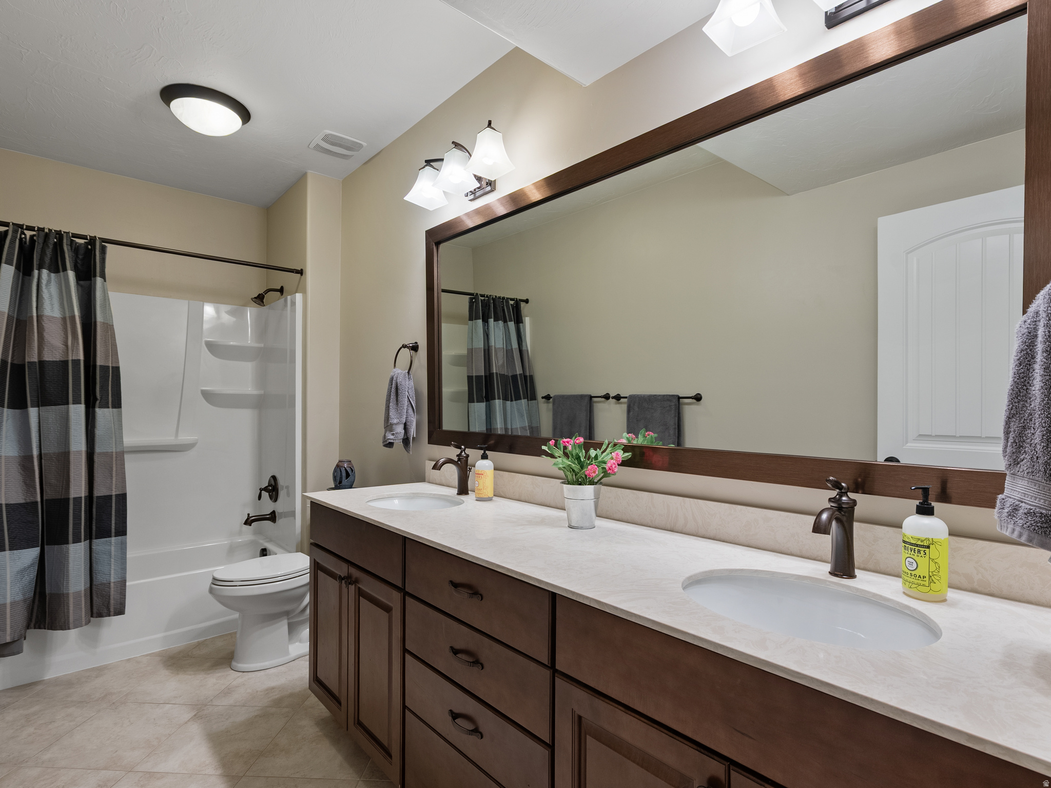 STIRLING POINTE - Residential