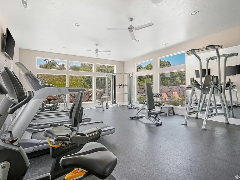 STIRLING POINTE - Residential