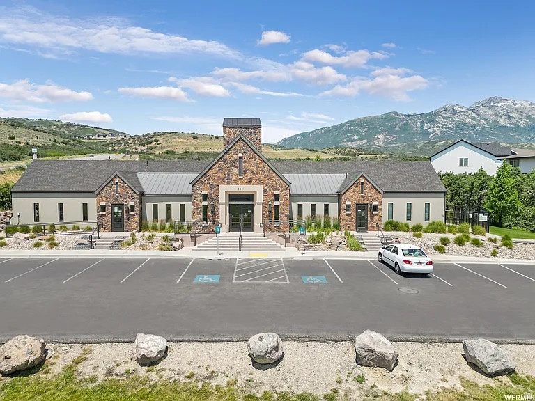 STIRLING POINTE - Residential