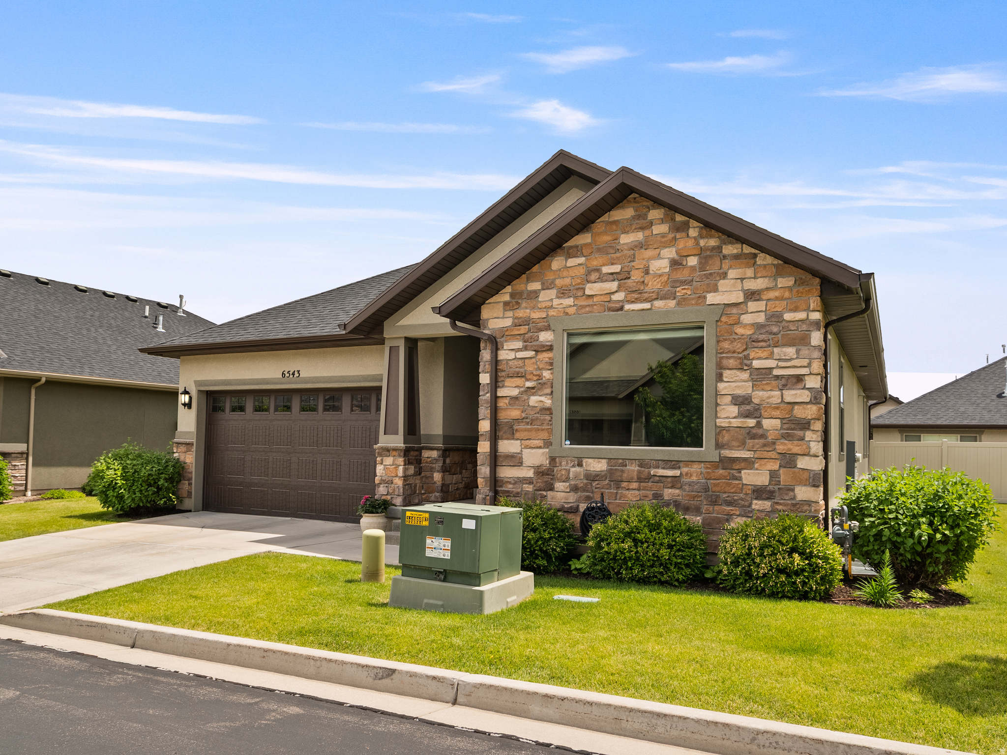 STIRLING POINTE - Residential